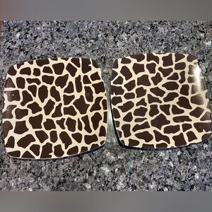 222 Fifth Girafe Brown Linen 2 dinner plates